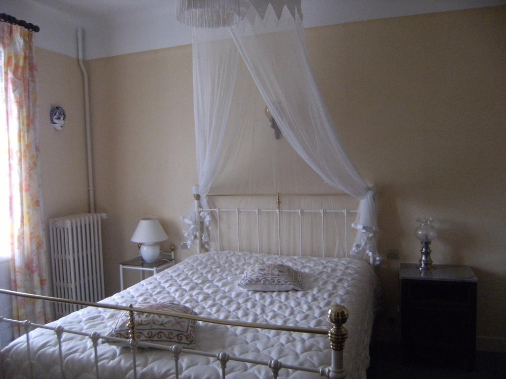 Hotel Le Soleil D'Or Vimoutiers Habitación foto